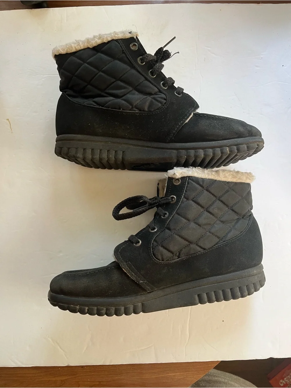 Vtg Unbranded Quilted Winter Ankle Boots Sherpa Lined Lace Up USA Black Size 9